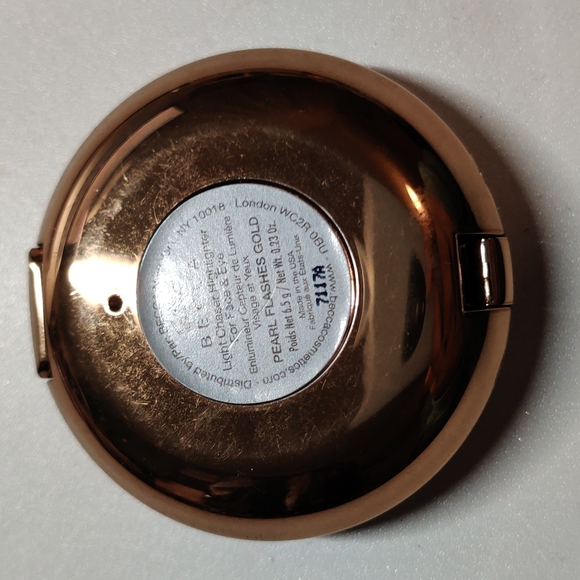 Becca Pearl Flashes Gold Light Chaser Highlight - Picture 3 of 3